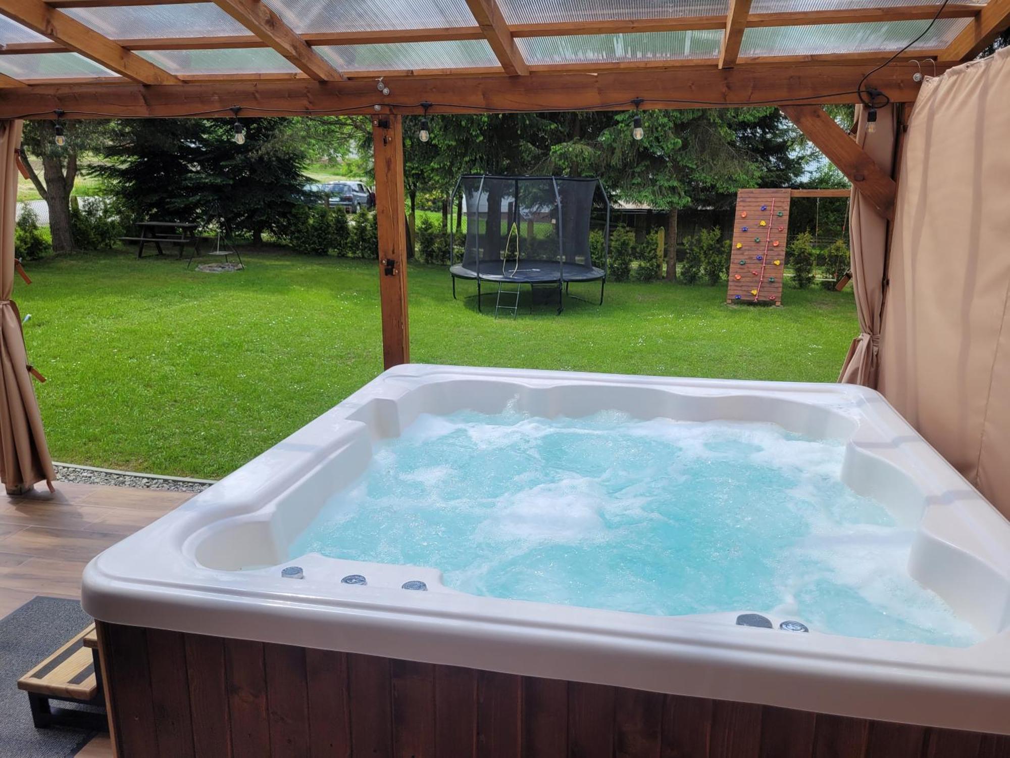 Urocza Kryjowka Ze Spa Lesko Exterior photo